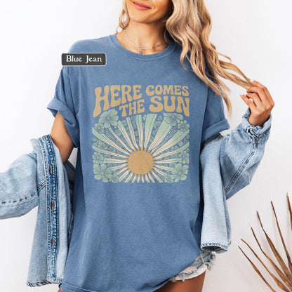 Retro 70s Sun Graphic Tee, Vintage Style Floral Boho Sun TShirt, 70s Rock Inspired Band Poster Style Design, Comfort Colors Pepper Color