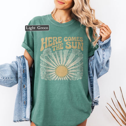 Retro 70s Sun Graphic Tee, Vintage Style Floral Boho Sun TShirt, 70s Rock Inspired Band Poster Style Design, Comfort Colors Pepper Color