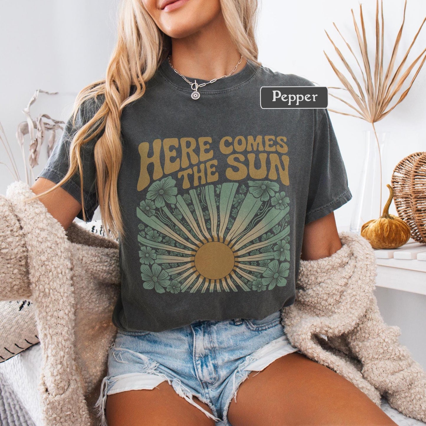 Retro 70s Sun Graphic Tee, Vintage Style Floral Boho Sun TShirt, 70s Rock Inspired Band Poster Style Design, Comfort Colors Pepper Color